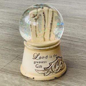 4/$10 ❤️ “Love is the Greatest Gift” Snowglobe ❤️